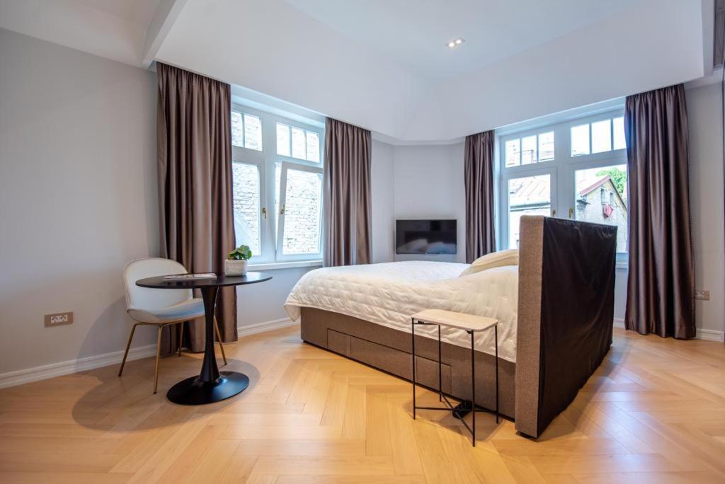 Beautiful In Old Town - Location Apartment