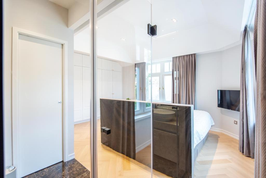 Beautiful In Old Town - Location *
