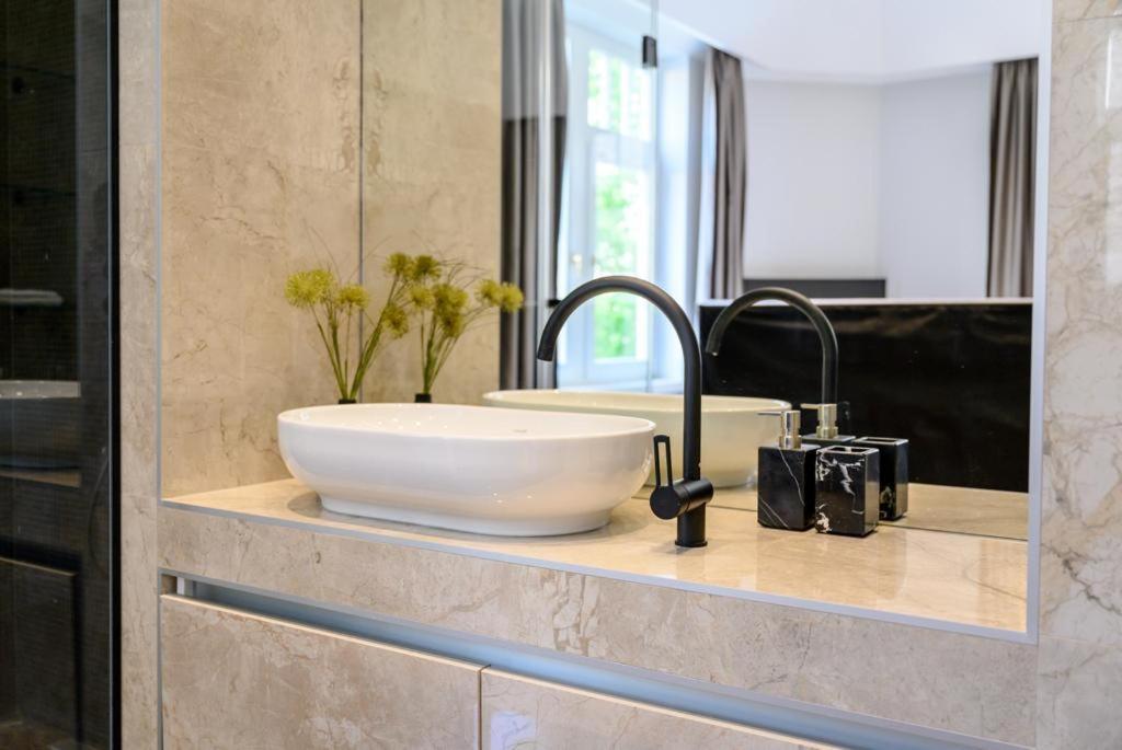 Beautiful In Old Town - Location Apartment
